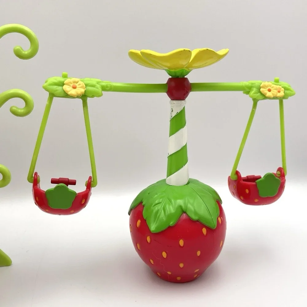 Strawberry Shortcake Hasbro Berry Bitty City Furniture Playset Lot 2009 2010